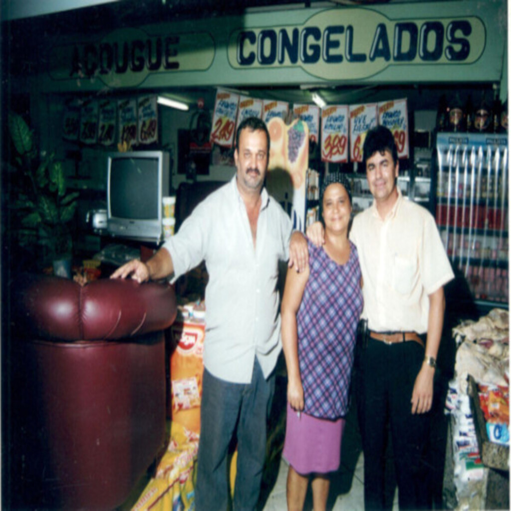 Foto do estacionamento do supermercado Rede Super Líder